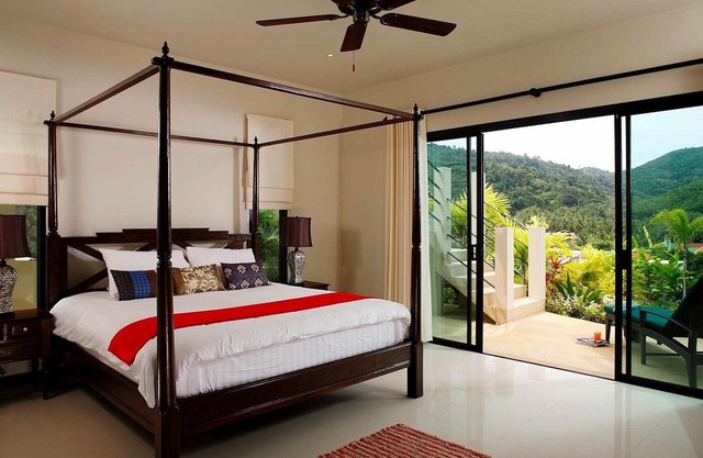 Emerald Villa: 7 Bedroom, Private Pool Villa, Near Beach