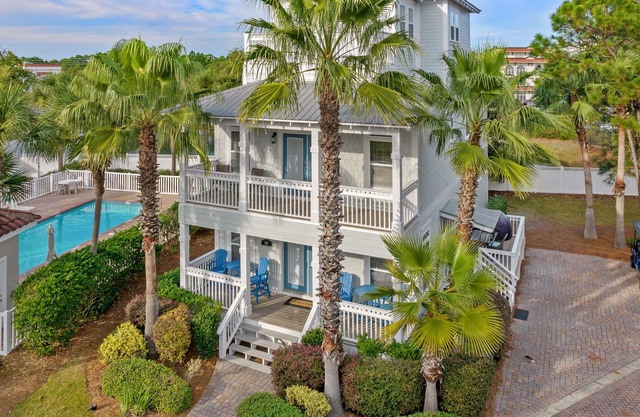Emerald Waters Village! Beach House w/GOLF CART, Path to Beach, Next to Pool!