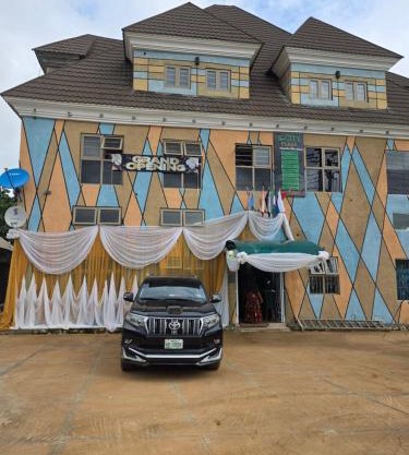 Emike Luxury Hotel & Suites