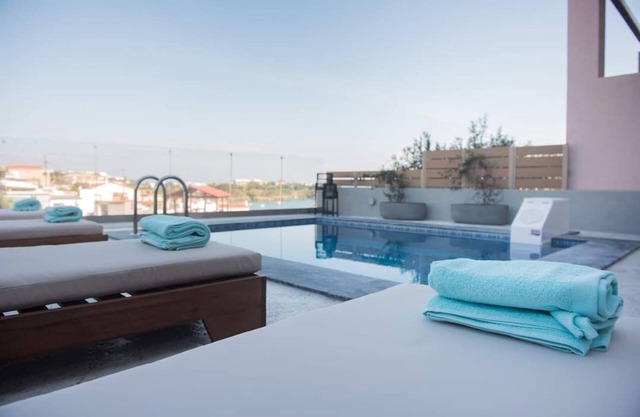 Emmeleia mare new building maisonette with pool, seaview, 3 min from the beach