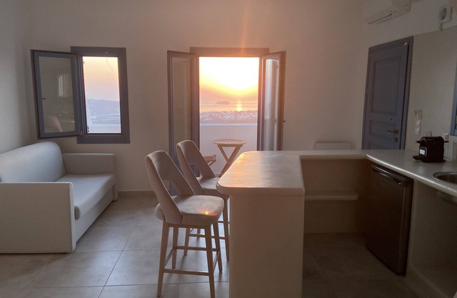 ENA SUITE Santorini.