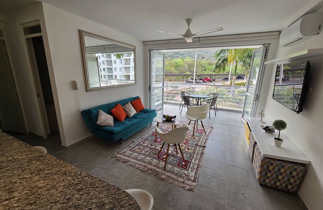 Encantador Apartamento Vacacional en Girardot con Balcon y Vista a la Piscina