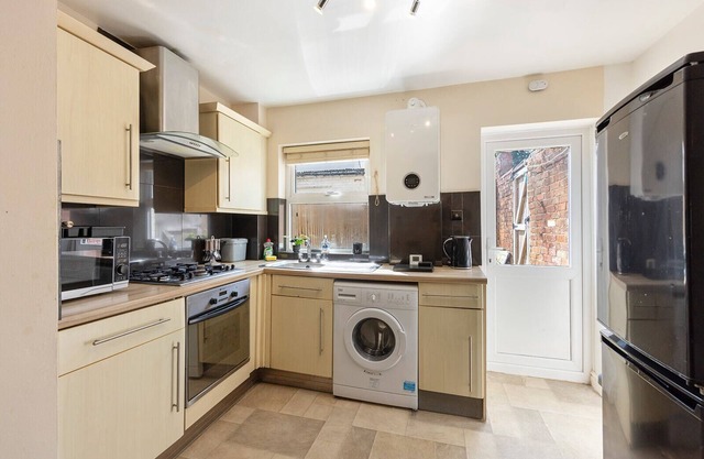 Enchanting 3-bedroom house with WiFi in Reading