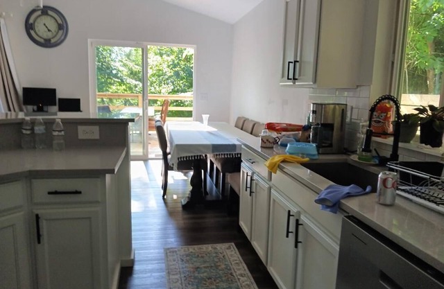 Enchanting 3-bedroom house with WiFi in Shelton n