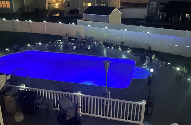 Enchanting 5-bedroom house with AC in Grand Island, hot tub, patio, pool