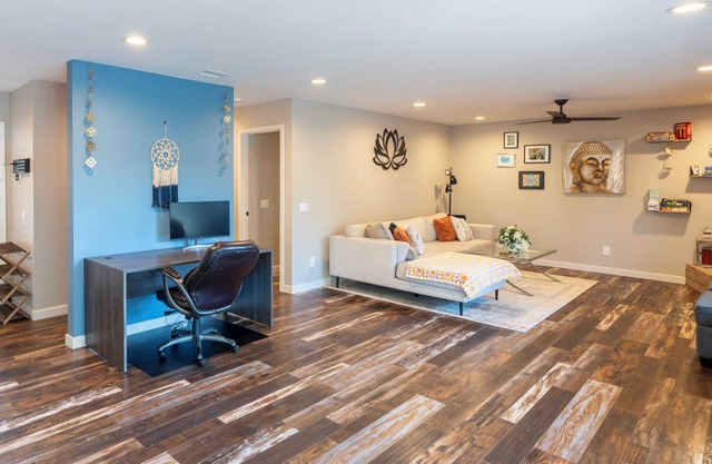 Enchanting Coastal Retreat: Modern 2BR Villa with Hot Tub in Sunny Oceanside, Sa