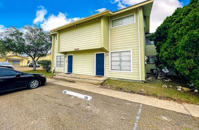 Enchanting dog-friendly condo with pool, balcony, full kitchen, & washer/dryer