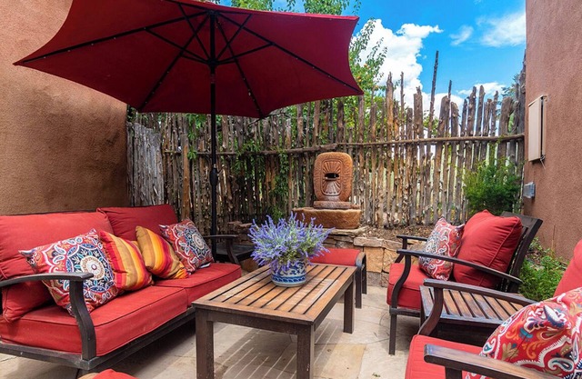 Enchanting Eastside Casita Getaway Minutes from Canyon Road