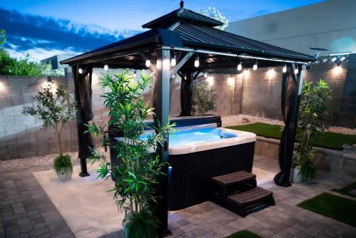 Enchanting Gardenhome- Spacious Yardluxe Jacuzzi