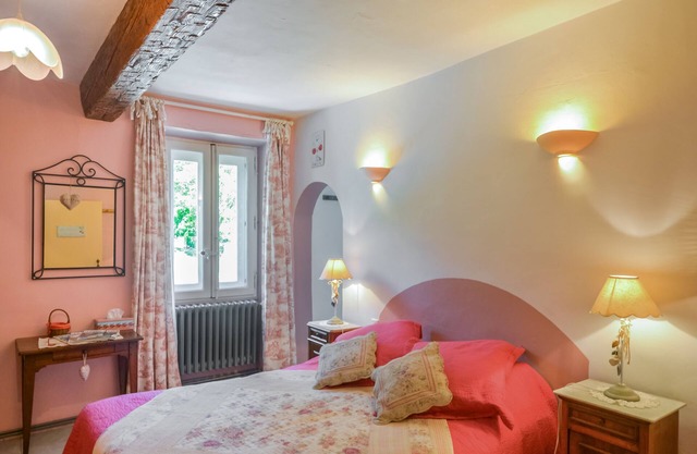 Enchanting Guest Room in the Heart of Provence