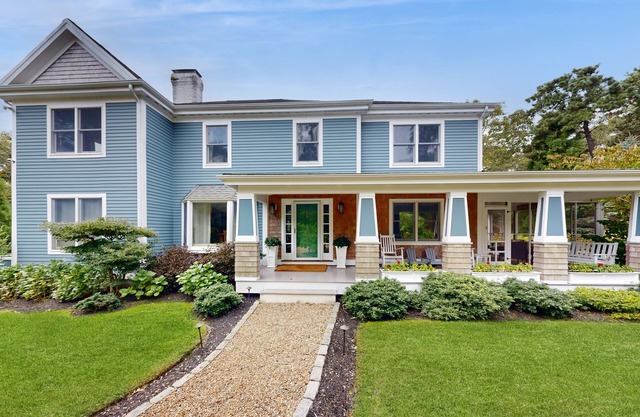 Enchanting home with tennis, firepit, golf nearby & washer/dryer