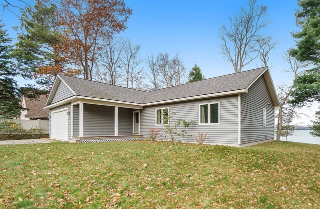 Enchanting lakefront home with firepit, patio, grill & washer/dryer