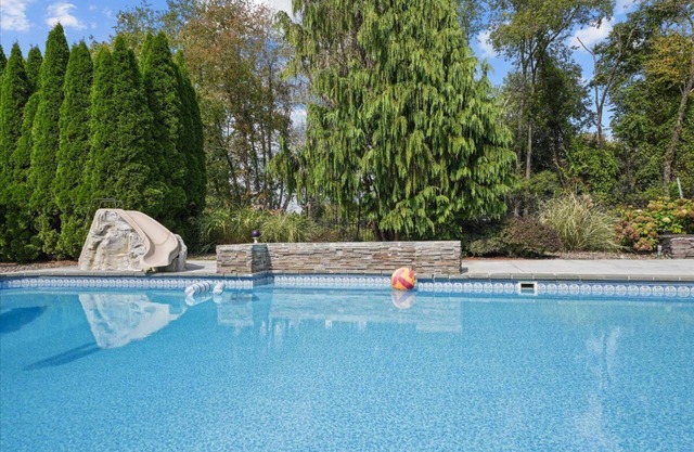 Enchanting Paradise with Pool & Hot Tub