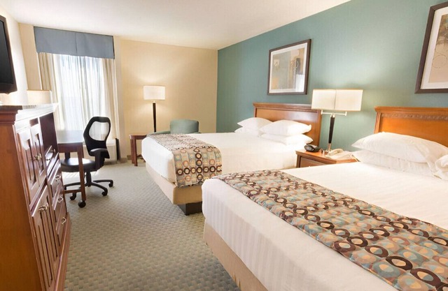 Enchanting & Stunning Queen Room! W/ Free WiFi