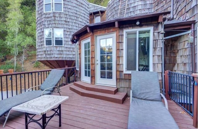 Enchanting three-bedroom treehouse