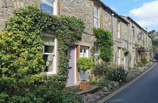 END COTTAGE, pet friendly, character holiday cottage in Grassington