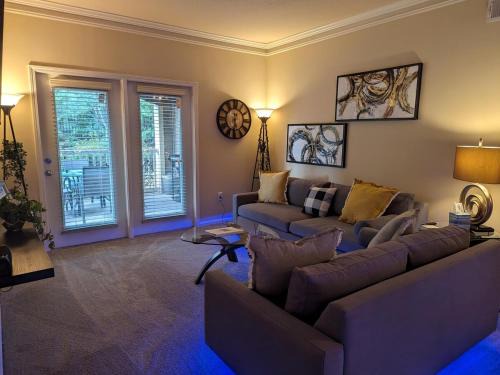 End of Summer Retreat - Sleeps 7 "Gym and Pools still OPEN!" Book that Family Weekend TODAY!