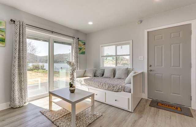 End Unit w/Clear Lake Access in NorCal!