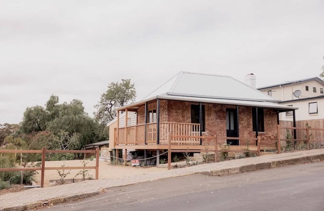 'Engineers Hut 1823' in Historic Richmond