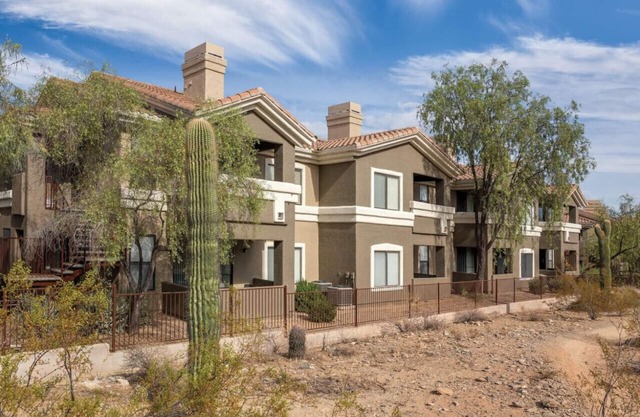 Enjoy 1BD condo in Nature preserve setting resort amenities including pool