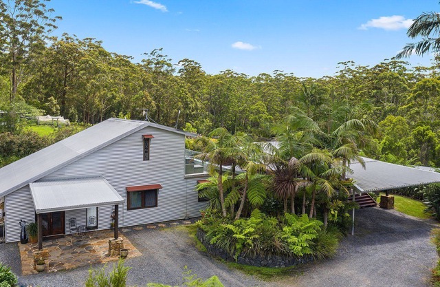 Enjoy a 5-star experience in the Australian bushland, Ideal for groups retreats.