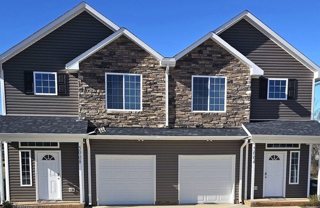 Enjoy a convenient 3BR House near Charlotte Motor Speedway, UNCC, & Charlotte.