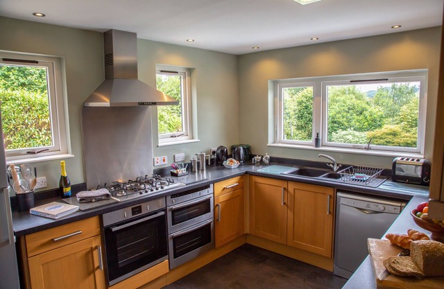 Enjoy a relaxing getaway with your family & friends in the Peak District.