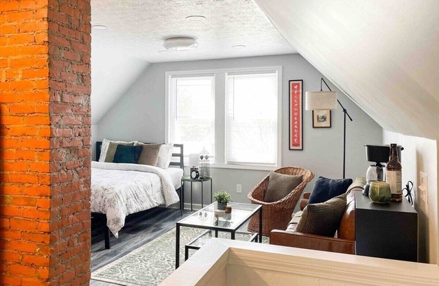 Enjoy a stylish experience at this centrally-located studio (third floor of a triplex)