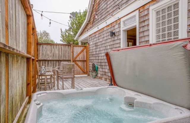 Enjoy Bella Beach Craftsmanship, King Master Suite, Hot Tub, Fire Pit and More!