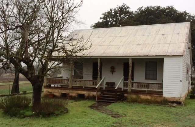 Enjoy Country Living at it's best. Located a short distance from San Antonio