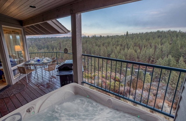 Enjoy Deschutes River Views from Beautiful 3-Bedroom Mt. Bachelor Village Condo