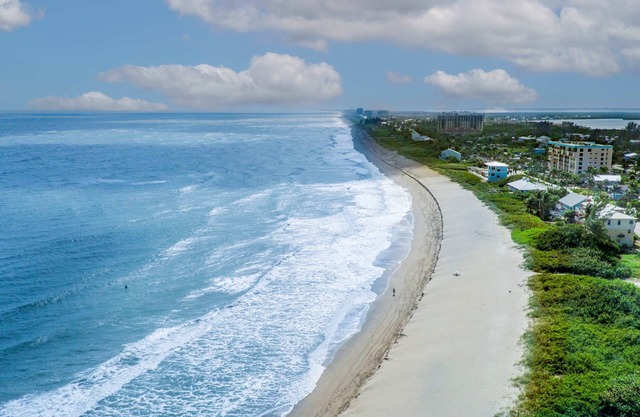 Enjoy Hutchison Island Life! 2 Bedroom. 1.5 Bath with View!