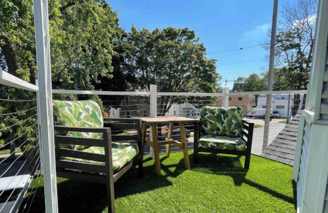 Enjoy Milwaukee's Bayview - 3 bed w/balcony