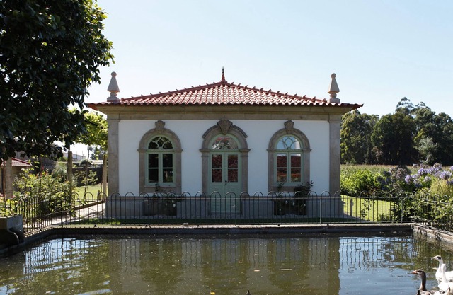Enjoy quiet time in a centuries-old cottage near Porto and the ocean.