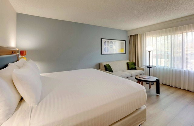 Enjoy Scottsdale! Near Old Town, Taliesin & Preserve, Pool, Gym