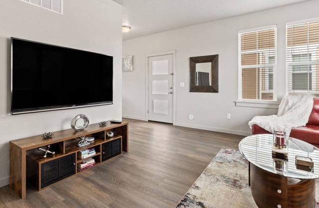 Enjoy staying in Boise in newly built townhouse