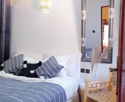 Enjoy Sunsets at this Lovely & Romantic Gest House