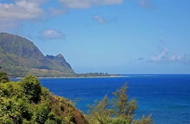ENJOY THE BEAUTIFUL VIEW AT QUEEN'S HIDEAWAY!