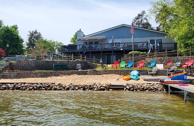 Enjoy the lake, beach, colors, golf or slopes!By Bellaire,Charlevoix,Petoskey&TC