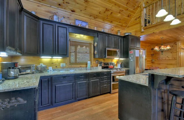 Enjoy the relaxing sunshine from hot tub near Ocoee River!