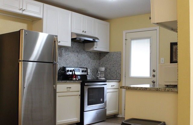 Enjoy this 3bed2bath home 1 mile from TCU &10 mins from downtown Ft worth