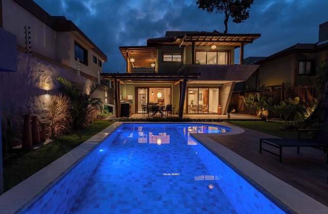 Enjoy this brand-new and luxurious villa located just 100m from Araçaipe beach!