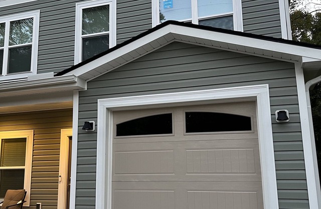 Enjoy this new home in the university area located 10 min from Northlake mall.