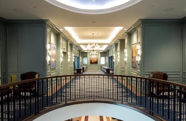 Enjoy Ultimate Comfort w/Kitchenettes, Room Service - Nearby Aurora Wonders!