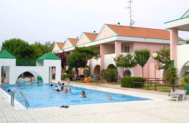 Enjoy Your Vacation in a Beautiful Apartment with Pool Access