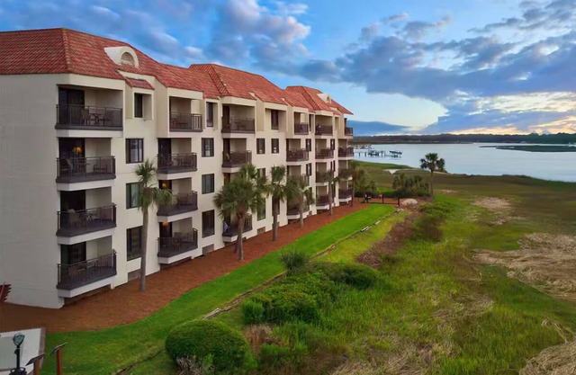 Enjoyable 2-bedroom hotel in Hilton Head Island with WiFi