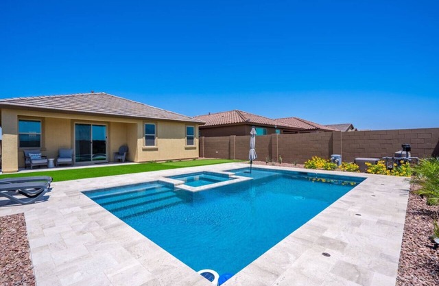 Enjoyable 3 bedroom house w/Pool