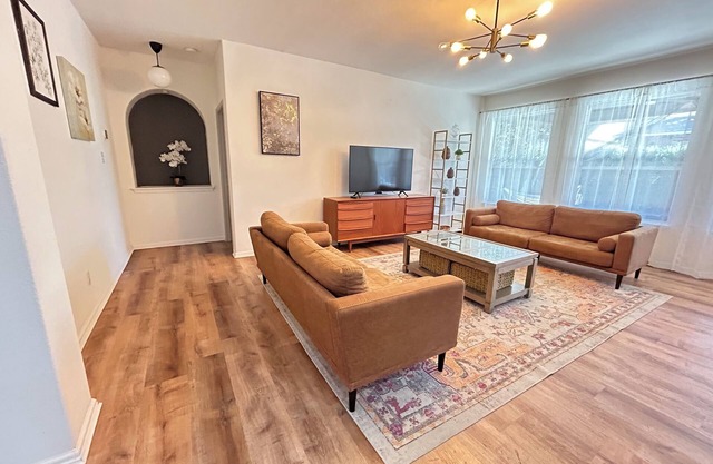 Enjoyable 4-bedroom house with AC in San Antonio