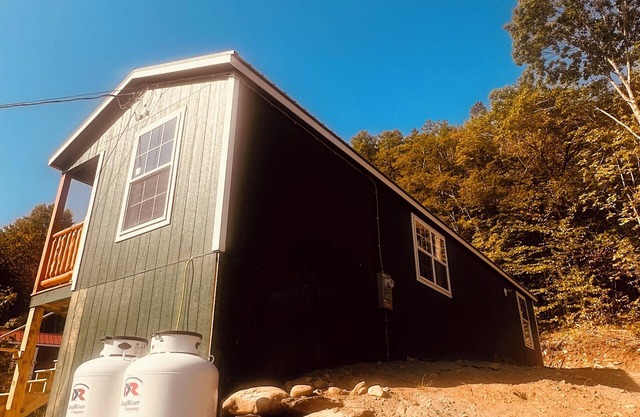 Enjoyable Green cabin at Carrabassett Valley town line and Kingfield