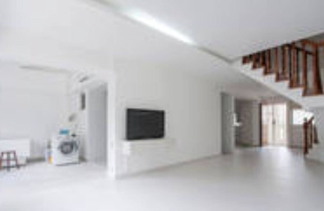Ensuite Master Bedrm At the Upper Floor Of Cozy Apartment . 13Min Walk Fr MRT